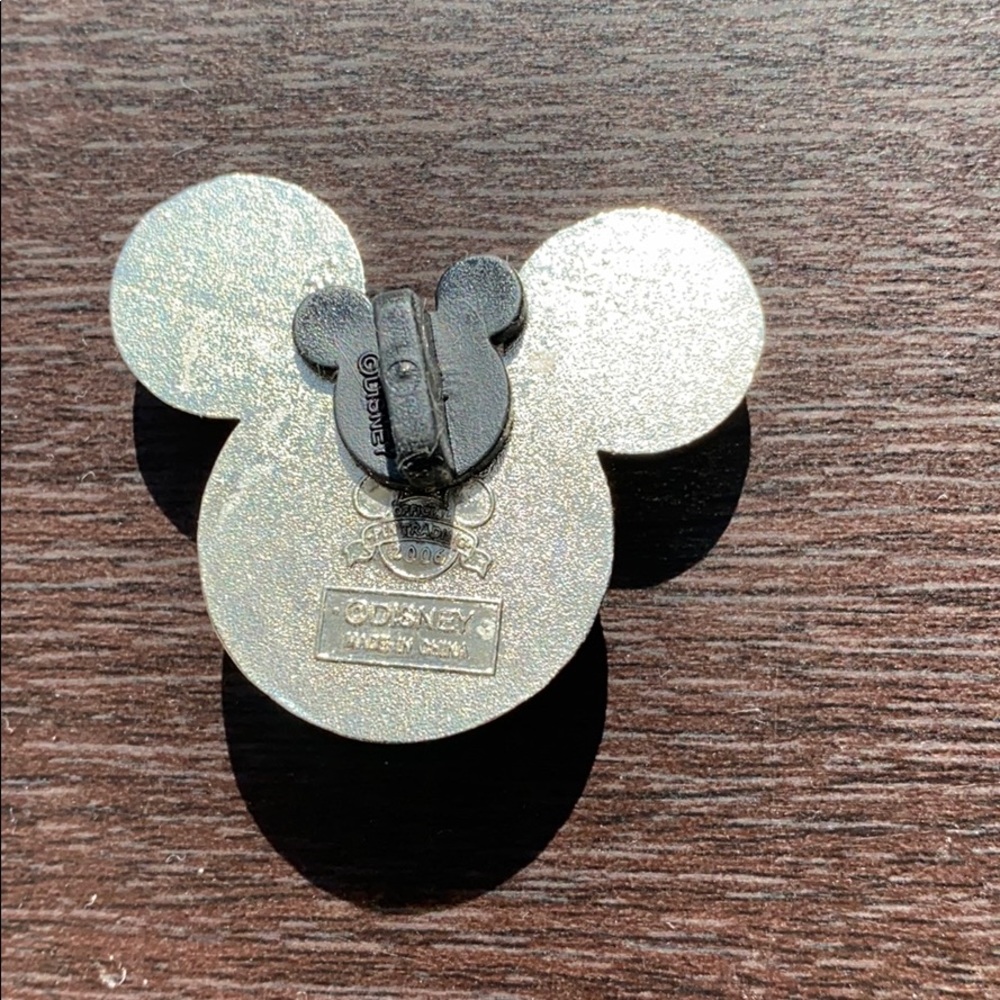 Disney Mickey Mouse Sports Pin - Picture 2 of 2